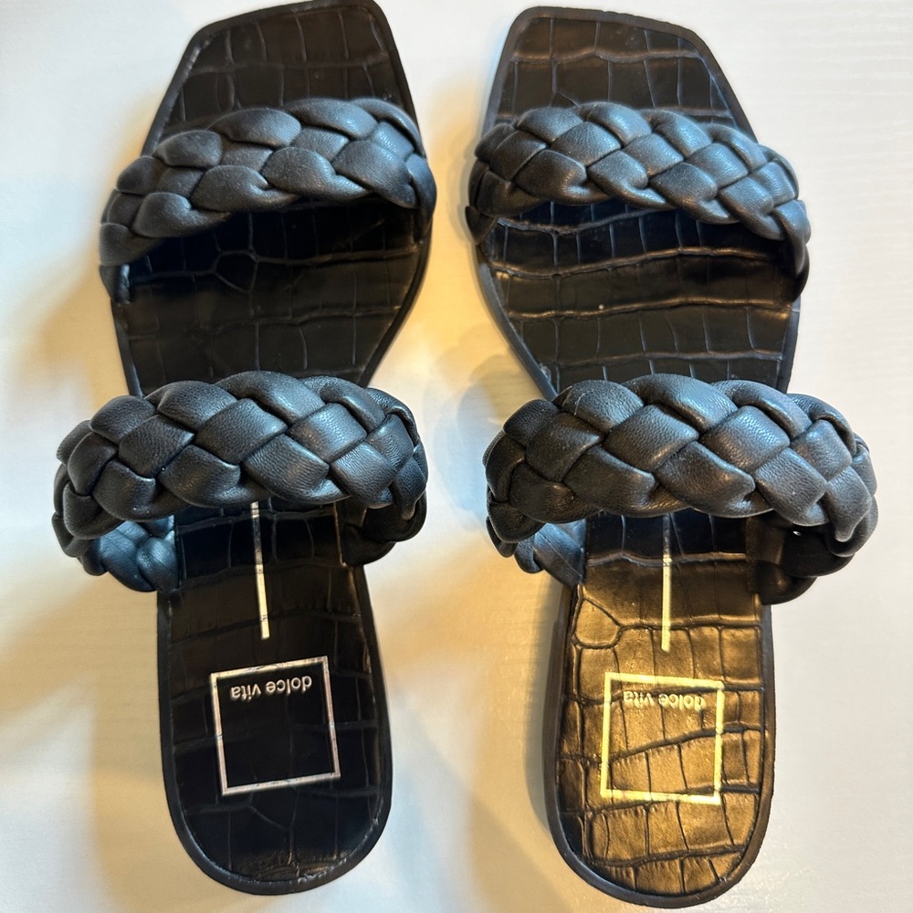 Dolce Vita Indy Sandals- Black